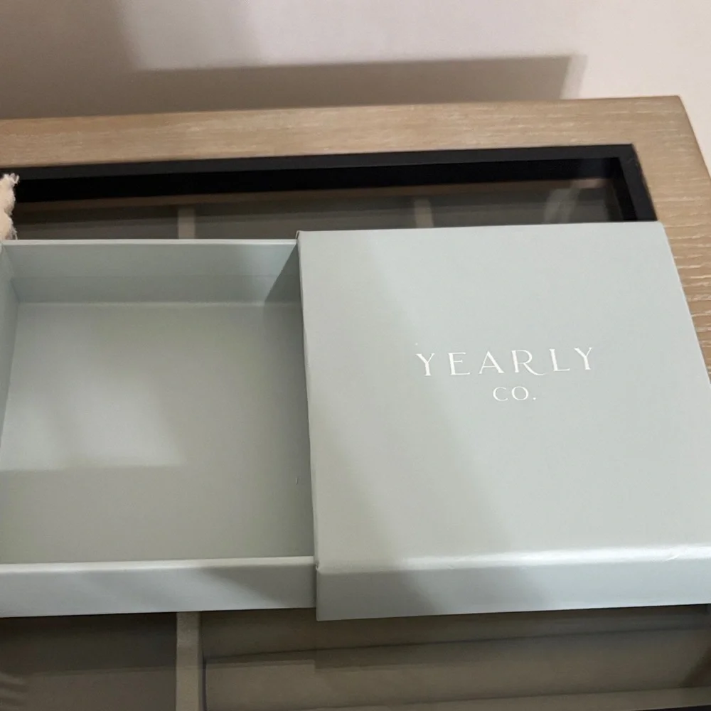 Gold and Diamond Ring - Picture 3 of 6